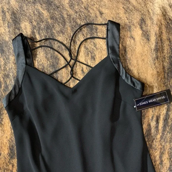 Woman’s evening or formal Jones Wear size 10 black sleeveless dress - Picture 2 of 9